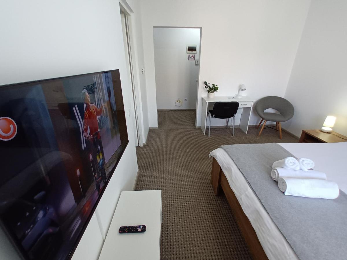 Revolution Apartment Baia Mare Exterior photo